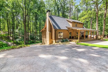 Modern and Luxurious Cabin Retreat, 5 minutes from Cumming City Center