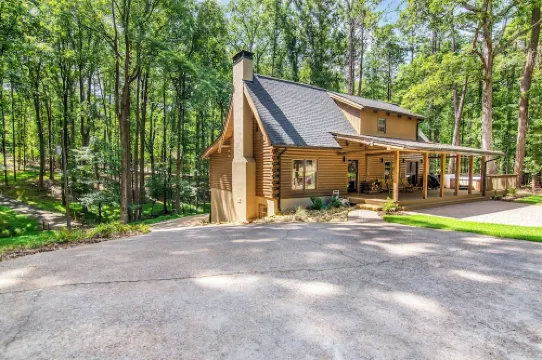Modern and Luxurious Cabin Retreat, 5 minutes from Cumming City Center