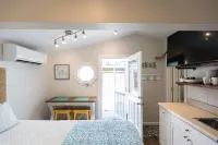 Nautical-themed Studio less than a block to sea, sun and fun!