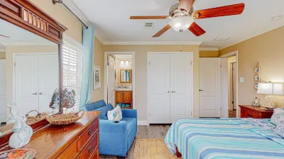 AMAZING LOCATION ~ Fisherman's Catch ~  Crystal Beach Access ~ Pet Friendly