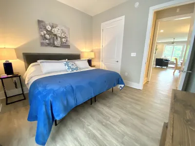 2BR Condo in Downtown Lynchburg w/ Picturesque Views Các khách sạn gần Kemper Street Station