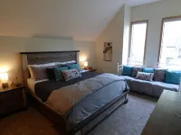 Newly Updated Townhouse, 2 Master Suites, Hot Tub, Bikes Hotels in Sunriver