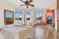 Views! Private Heated Pool + Spa + BBQ + Games + EV + High-speed Wifi