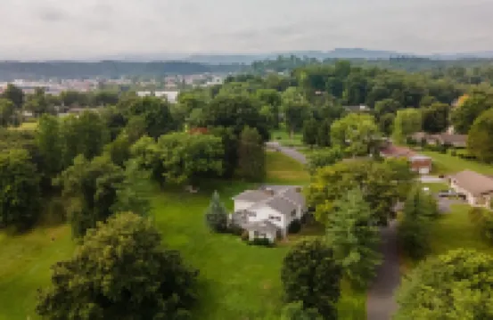 Dollywood Delight: Your Smoky Mountain Home Base!