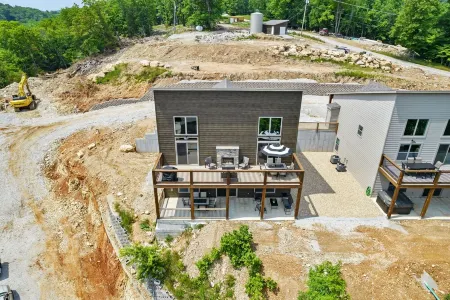 NEW PRIVATE HOT TUB! Pop's Fishing Cabin Lake Views & DISCOUNTS