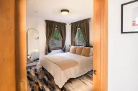 4-Season Waterfront Oasis Acadia with Hot Tub