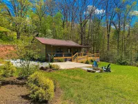 Twin Oaks: Close to Town! Mtn Views! Hot Tub!