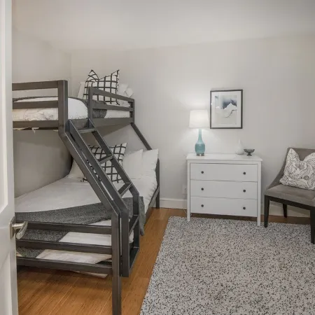 Steps from Riverfront Gondola, Modern Cozy Condo, Free Underground Parking
