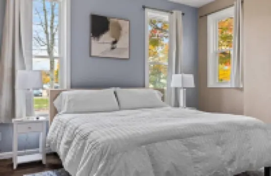 Spacious fully remodeled king size bed apartmentSleeps four