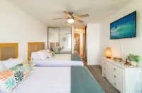 Sunset Harbor and Ocean Views, Modern Coastal Design, Beachfront Resort فنادق في أوسيانسيدي