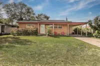 RT 66 mid-Century home with hip-retro vibes.