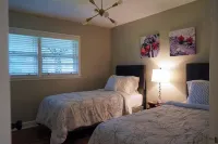 Spacious Luxury Pet Friendly Home - Entire House Hotels in Henry County