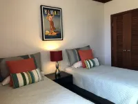Luxurious, Spacious, High-end Beachfront Vacation Villa Free Parking - balcony