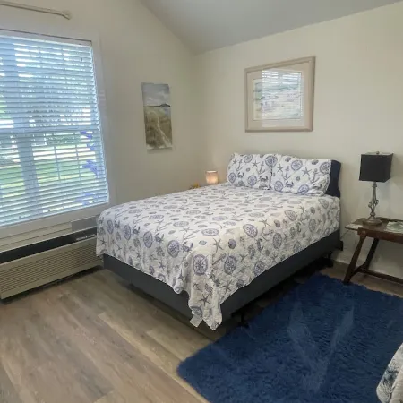 Great One Room with Full Bath Guest House!