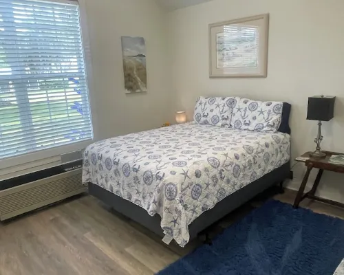 Great One Room with Full Bath Guest House! Hotels in Darien