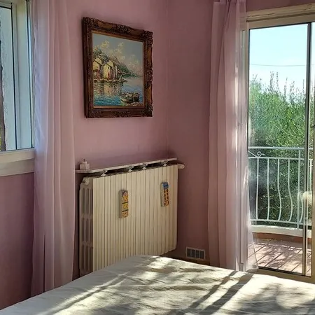 Beautiful Provencal Stone Villa with Large Pool and Pool House