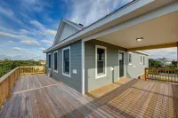 Novice 4BRM/3Bath house on the canal/sound access close to the beach