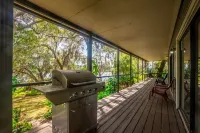 ☆Spacious Waterfront Oasis☆ Private Dock & Balcony