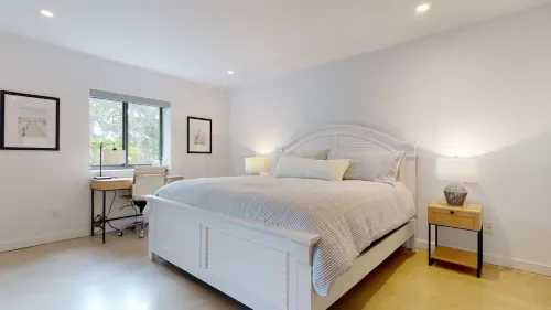 Bright and Modern 3 Bedroom 2 Bath Condo in PGA National - Pool Access (heated)