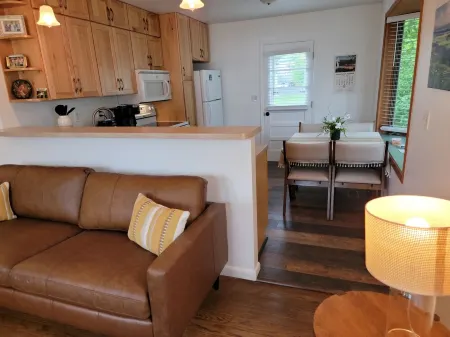 Grace Cottage - Black Hills home, centrally located in Legendary Sturgis!