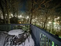 UNBEATABLE LOCATION. 3BR SlopeSide. Steps to Lift 1 & BM Resort. Panoramic Views