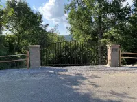 Cabin - secluded and Guntersville Lake w/hot tub and fire pit