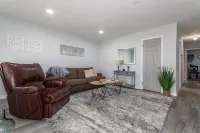 2 bedroom, 1 bathroom, with office Retreat! Hotels in Wickliffe