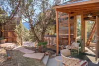 Modern Tiny Home w/ Grill, 25 Min. To Skiing, 3 Min. to Shops and Restaurants!