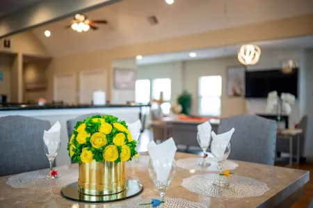 San Leon Vista Del Mare with Pool and Private Pier - Galveston, TX