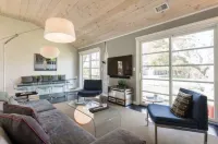 East Hampton (walking distance to village)