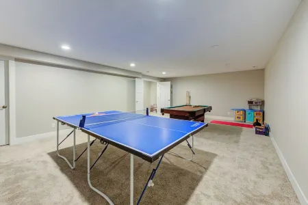 The Rehoboth- Iowa -Entire Home, 4BR- Deluxe & Elegant, Great Location near I-35