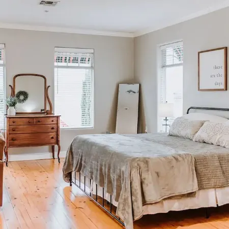 GrueneGusthaus#3| Private Condo+ Golf Cart Rentals