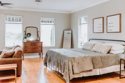 GrueneGusthaus#3| Private Condo+ Golf Cart Rentals