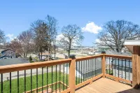 Gorgeous, stylish Muskegon Home - in wonderful Lakeside District!