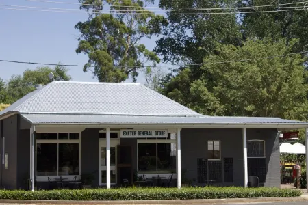 Unwind at "Woodbury Lodge"