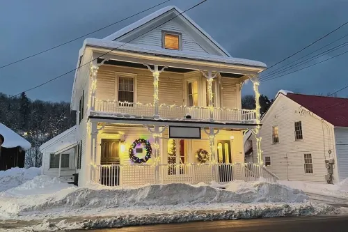 Large historic stay in the village! Pet Friendly