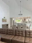 Beautiful Hamptons home  close to beaches, shopping, & restaurants!