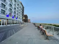 Long Beach NY Modern Retreat, Walk to the Beach