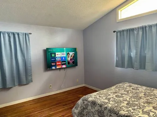 Peaceful Home 10 minutes to Downtown, Shopping mall, Restaurants and Night Clubs