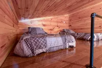 Custom Built Cabin in Rrg • Pet Friendly• Fire Pit