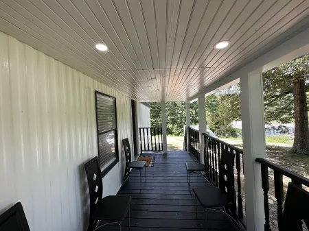 Modern 2 bed Home 10 mins from Dtown Gainesville