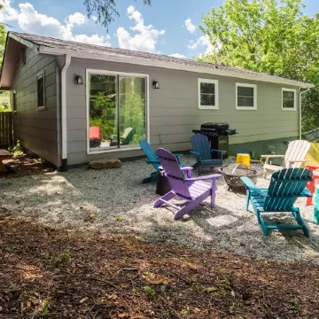 New! Cozy Mountain Retreat Near Pisgah Forest & DownTwn. Pet Friendly/Game Room!