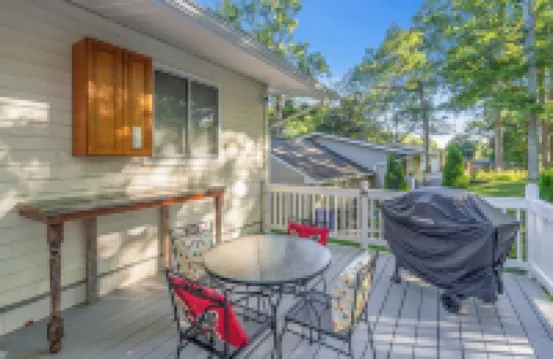 Spacious 5-Bedroom House in Rockville Fast WiFi, Gaming Area & Fenced Yard