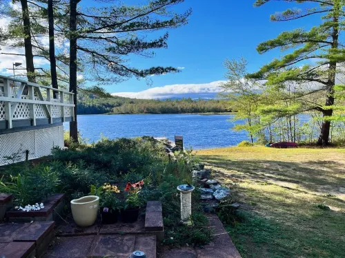 Sweet waterfront cottage, stunning sunsets, private, sleeps 4-8