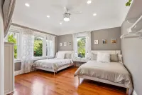 Charming Spacious Victorian Garden Oasis in the heart of Marin, Gate, Deck, BBQ