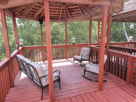 Stone House with patio, hot tub-less than 50 yards to the water.