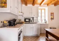 Maison de Charme à la Campagne, Avec Piscine Privée Hotels in Frayssinet-le-Gelat