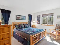 Mountain retreat-with deck, grill and outdoor fun-easy 3.4 miles to ski lift!