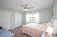 2 Bed, 2 Bath, 1 minute walk to the sand! Hotels in North Redington Beach