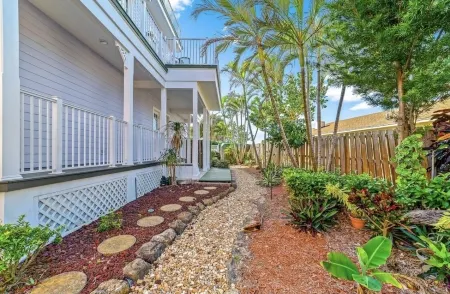 Panoramic ocean views steps away from Juno Beach!
